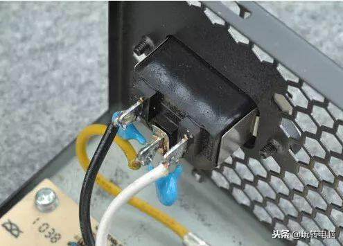 臺式機機箱漏電是怎么回事（電腦機箱漏電的解決方法）(4)