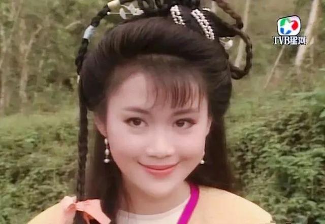 麻花辮盤發(fā)簡單易學(xué)（盤發(fā)和雙馬尾才是古裝少女標(biāo)配）(8)