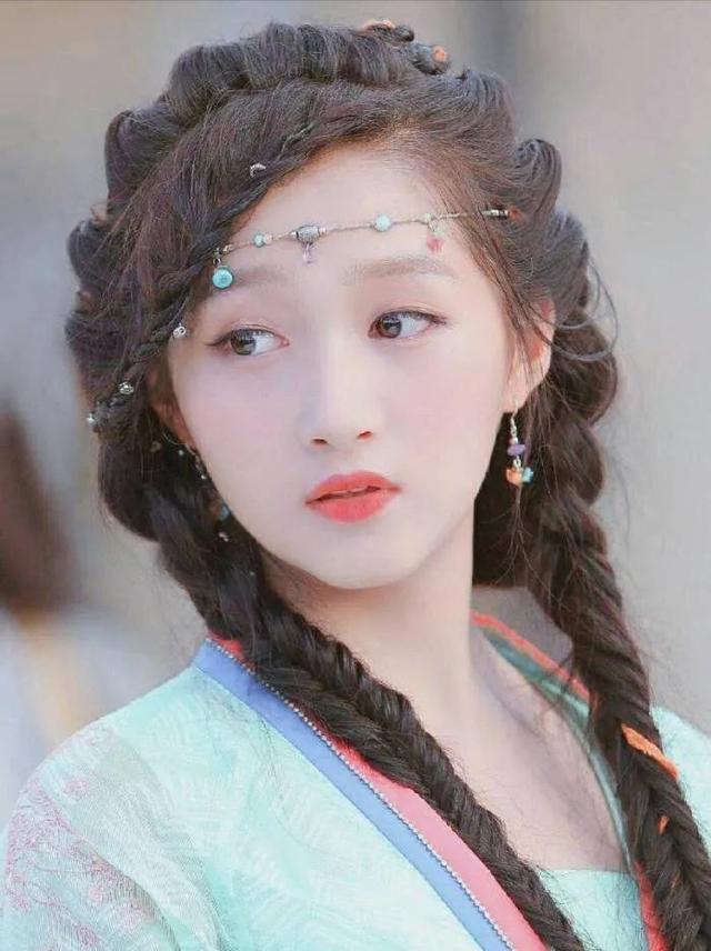 麻花辮盤發(fā)簡單易學(xué)（盤發(fā)和雙馬尾才是古裝少女標(biāo)配）(31)