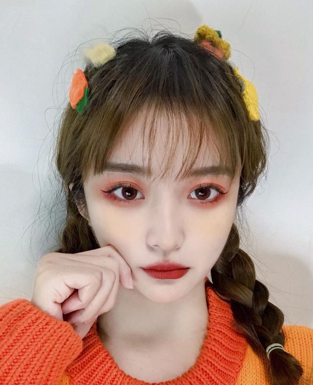 怎樣扎頭發(fā)好看又簡單（夏天最美扎發(fā)幾步搞定百搭又減齡）(7)