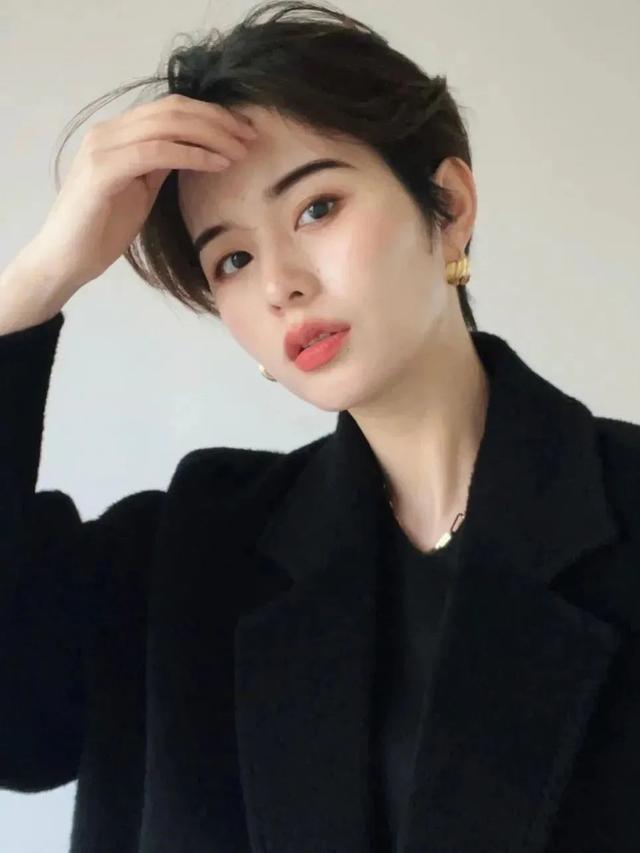 染頭發(fā)什么顏色好看（推薦6款發(fā)色時髦顯白）(7)
