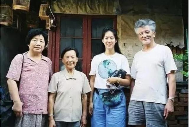 張純?nèi)鐐€人簡介（張純?nèi)绲谋瘧K生命）(3)