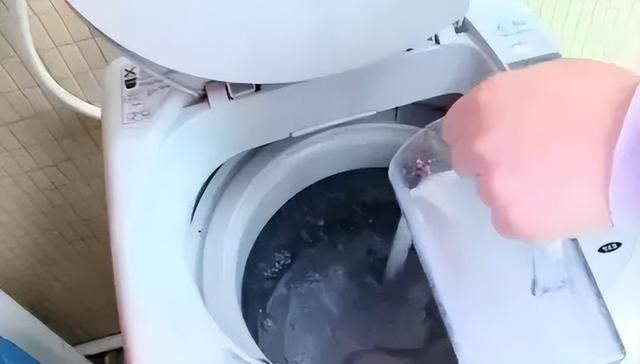 洗衣機(jī)清洗怎么清洗（教你一招不花錢(qián)清洗洗衣機(jī)的方法）(3)