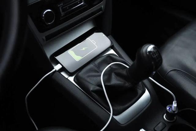 車(chē)載充電器充電慢是什么原因（車(chē)上充電越充越少怎么解決）(8)
