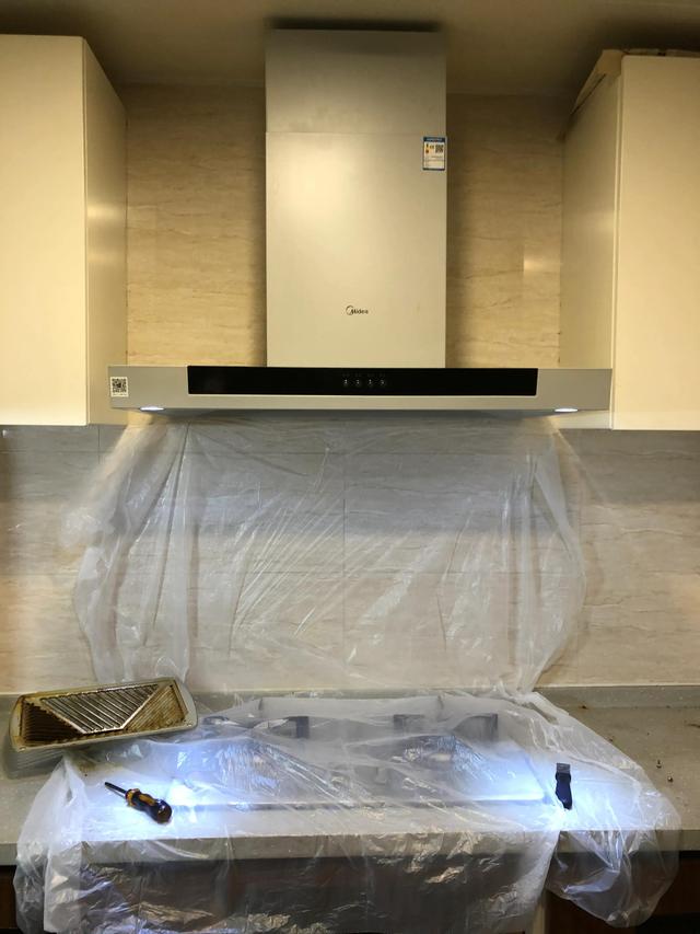 抽油煙機(jī)怎么拆卸清洗（講解抽油煙機(jī)深度拆洗全過(guò)程）(1)