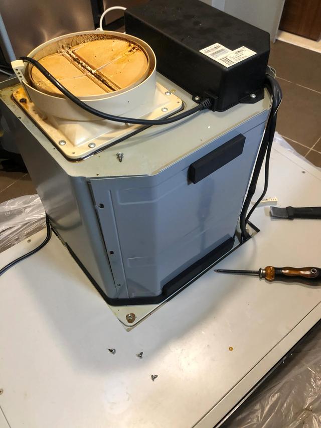 抽油煙機(jī)怎么拆卸清洗（講解抽油煙機(jī)深度拆洗全過(guò)程）(3)