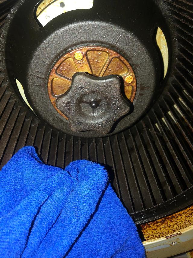抽油煙機(jī)怎么拆卸清洗（講解抽油煙機(jī)深度拆洗全過(guò)程）(5)