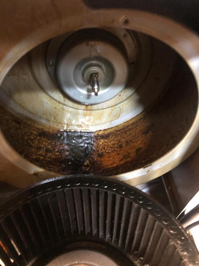 抽油煙機(jī)怎么拆卸清洗（講解抽油煙機(jī)深度拆洗全過(guò)程）(8)