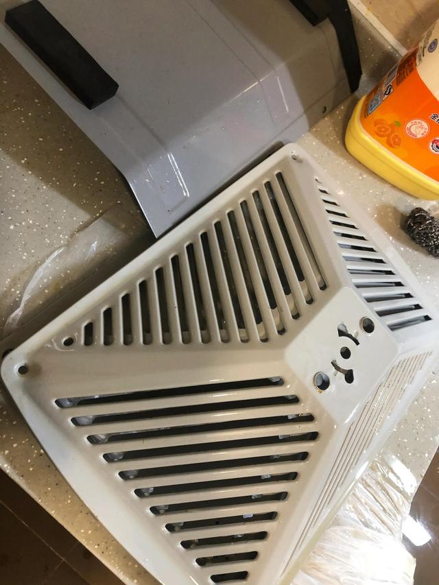 抽油煙機(jī)怎么拆卸清洗（講解抽油煙機(jī)深度拆洗全過(guò)程）(10)