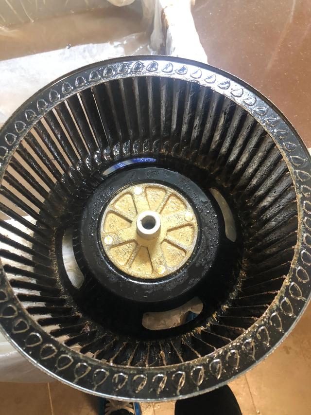 抽油煙機(jī)怎么拆卸清洗（講解抽油煙機(jī)深度拆洗全過(guò)程）(13)