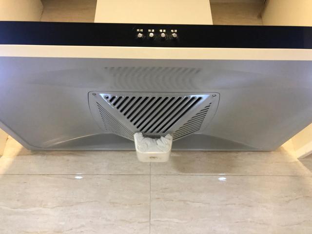 抽油煙機(jī)怎么拆卸清洗（講解抽油煙機(jī)深度拆洗全過(guò)程）(18)