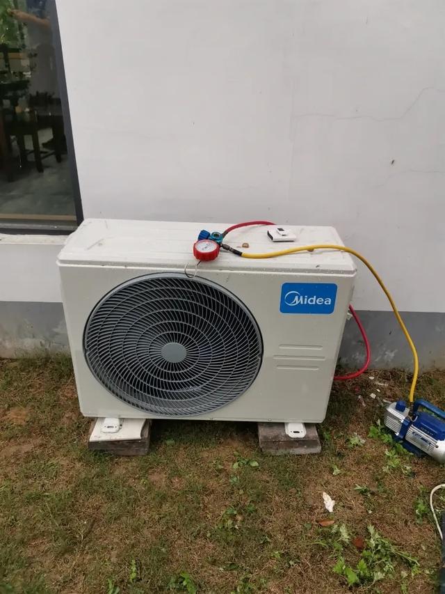 空調(diào)外機(jī)聲音大是什么原因（空調(diào)外機(jī)噪音變大的解決方法）(2)