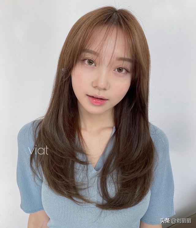 好看的卷發(fā)發(fā)型（好看的女士發(fā)型推薦16款）(11)