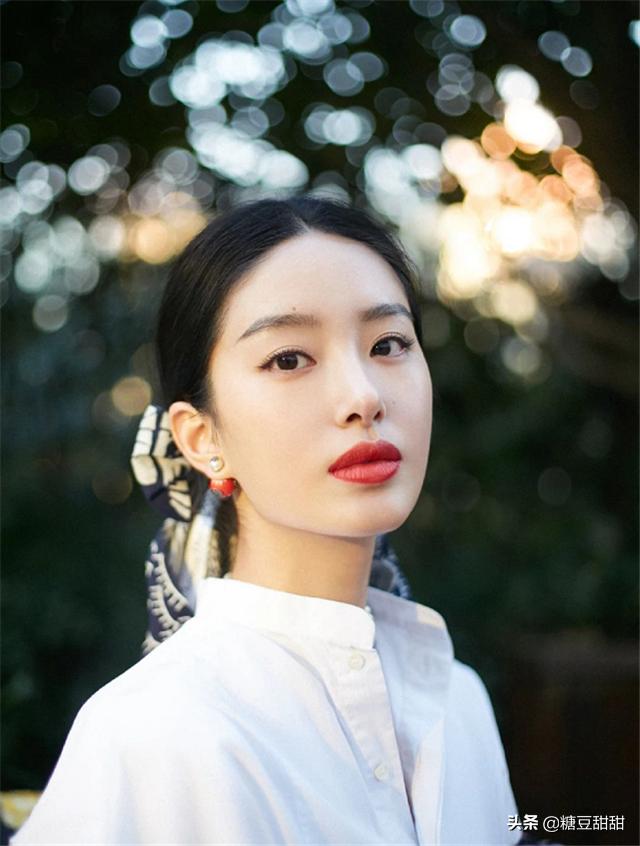 女生辮子發(fā)型扎法大全（簡(jiǎn)單馬尾扎法不傷發(fā)際線）(1)