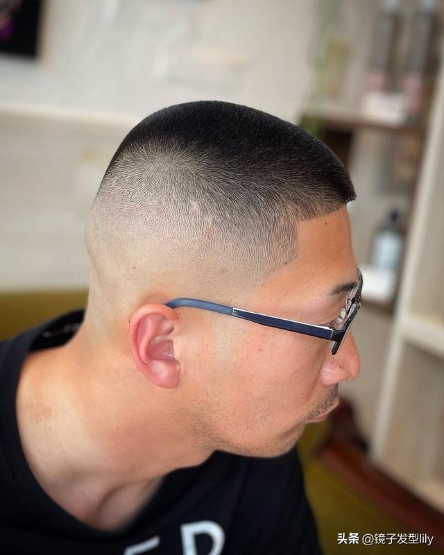 時(shí)尚潮男發(fā)型圖片大全（4種又帥又時(shí)尚的男士發(fā)型）(4)