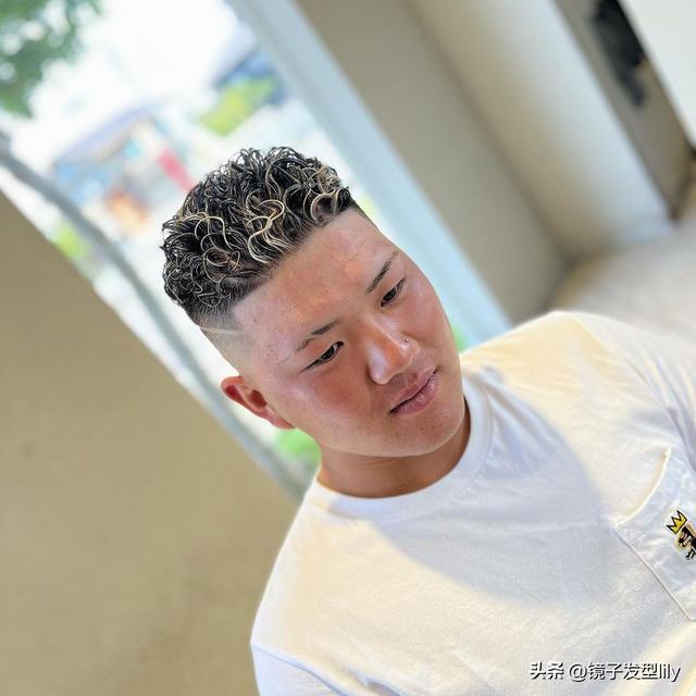 時(shí)尚潮男發(fā)型圖片大全（4種又帥又時(shí)尚的男士發(fā)型）(10)