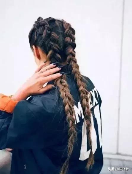 長發(fā)發(fā)型設計與臉型搭配（8款不挑臉型的長發(fā)發(fā)型）(19)
