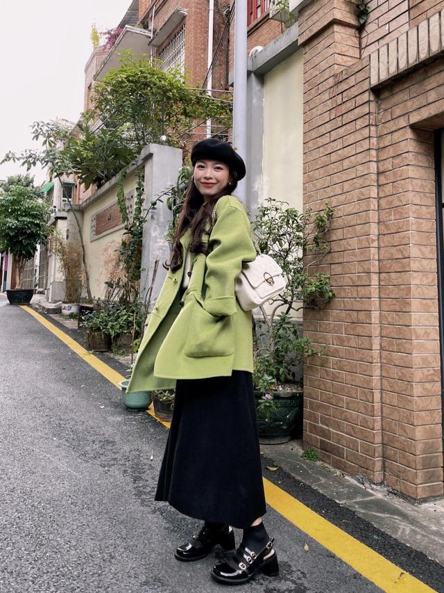 毛呢短外套如何搭配（冬天毛呢外套怎么穿好看又保暖）(17)