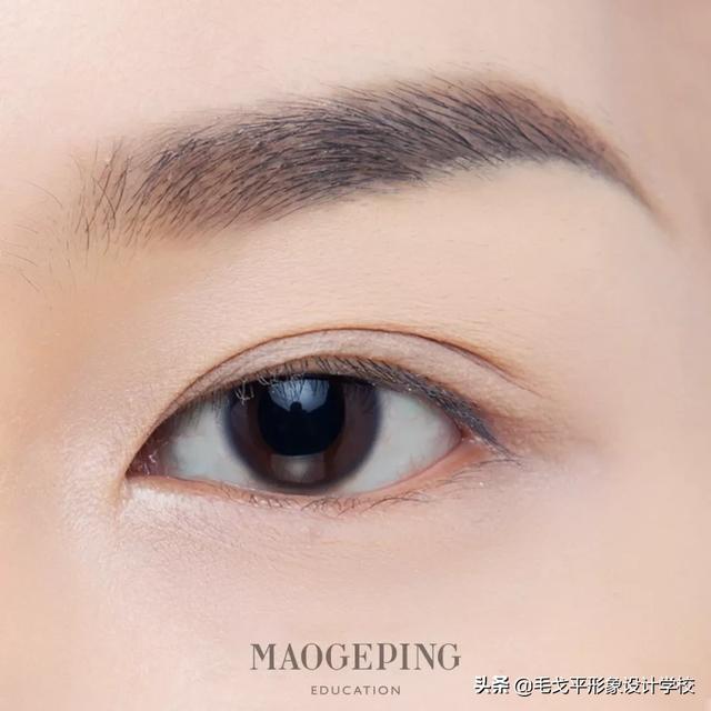 教你如何畫妝容圖片（手把手教你畫簡單精致的日常妝）(5)