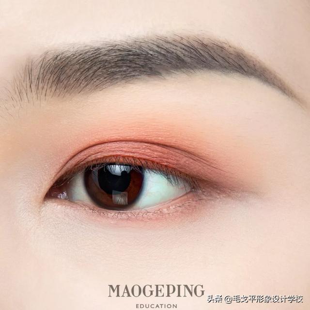 教你如何畫妝容圖片（手把手教你畫簡單精致的日常妝）(7)