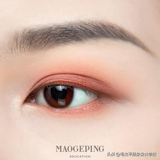 教你如何畫妝容圖片（手把手教你畫簡單精致的日常妝）(9)