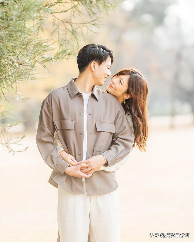 情侶姿勢(shì)大全拍照（情侶怎么拍照片擺姿勢(shì)好看）(12)