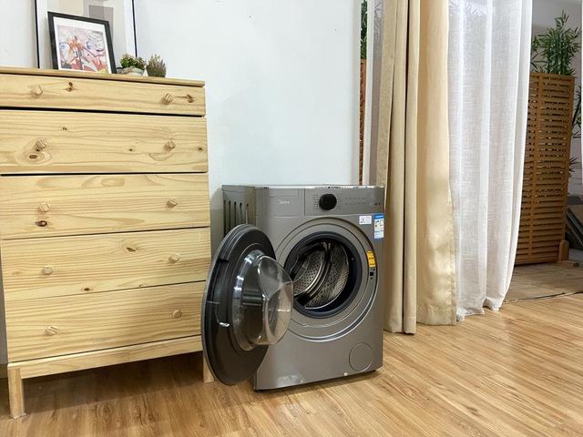 洗衣機下面漏水了是哪里壞了（洗衣機漏水原因和維修方法）(1)